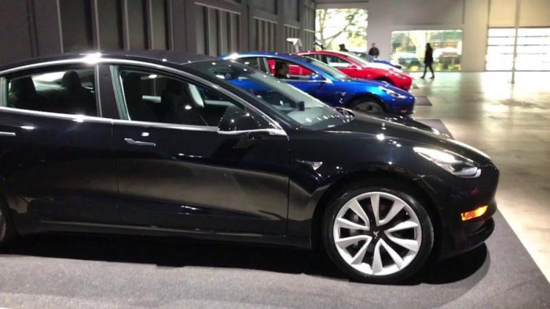 特斯拉宣布 Model 3 已可周产千台，顺道给出了 2018 年产能 KPI