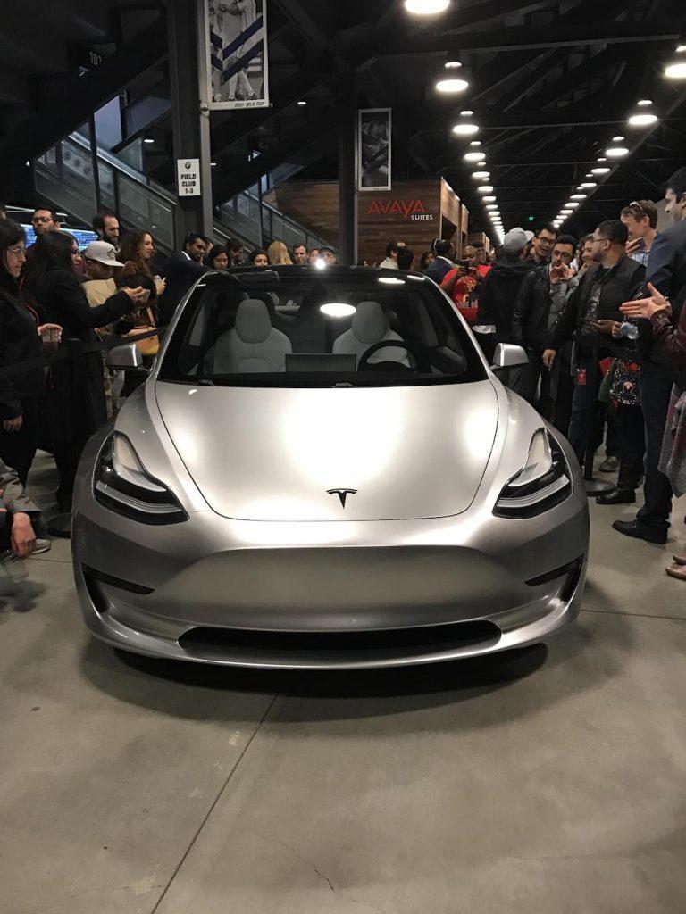 特斯拉宣布 Model 3 已可周产千台，顺道给出了 2018 年产能 KPI