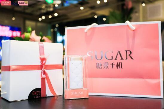 全国第一家！SUGAR推出“智能手机+美学咖啡”跨界新零售店