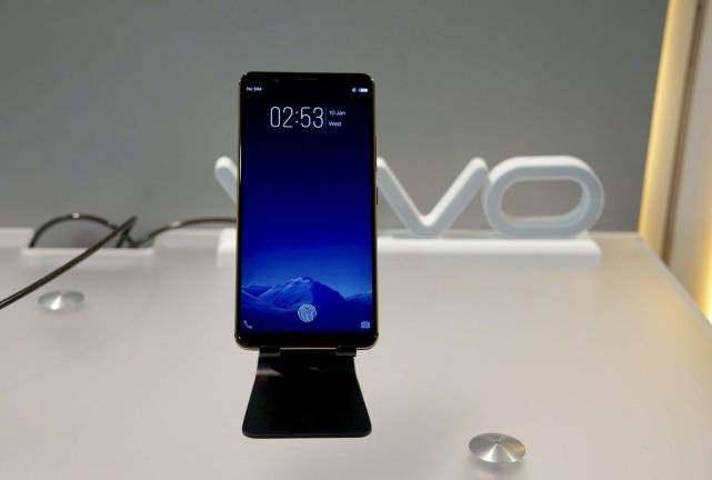 vivo全球首款屏下指纹手机将量产，苹果、华为、OPPO，谁最受伤？