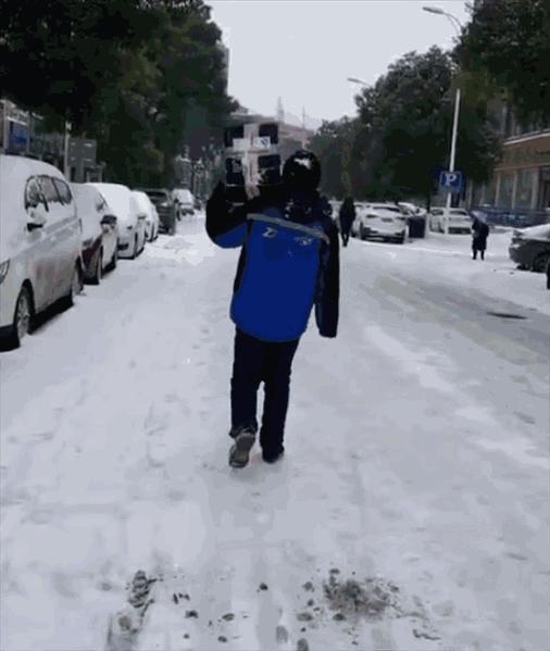 每一个穿越暴风雪而来的包裹，背后都有一群勇敢的物流人-天下网商-赋能网商，成就网商