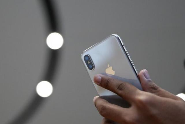 为何人人都以为苹果要取消iPhone X？