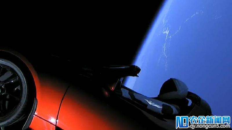 【钛晨报】马斯克的SpaceX成功发射猎鹰重型火箭，还带上了他的跑车