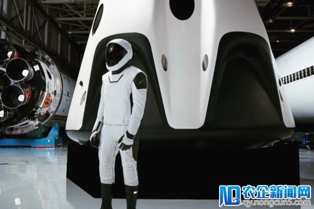 SpaceX发射的假人另有目的 其实是测试宇航服