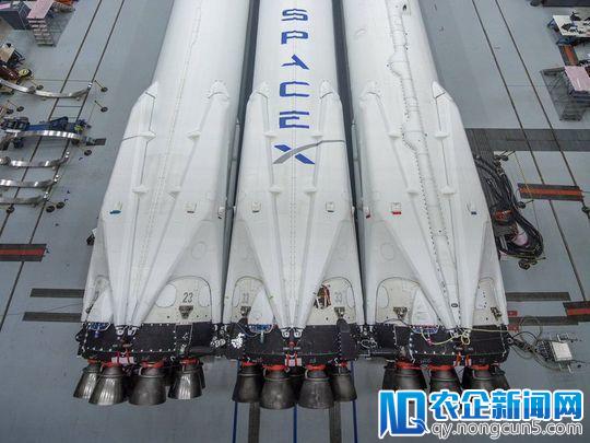 一文读懂全球最强大重型火箭首飞成功：把跑车送上太空十亿年