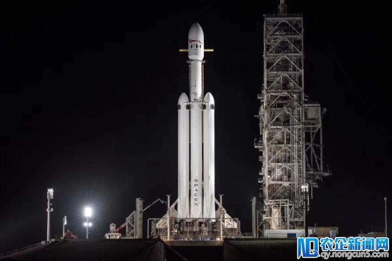 【钛晨报】马斯克的SpaceX成功发射猎鹰重型火箭，还带上了他的跑车