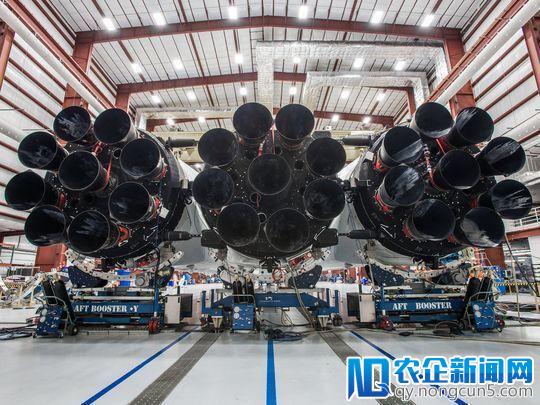 一文读懂全球最强大重型火箭首飞成功：把跑车送上太空十亿年