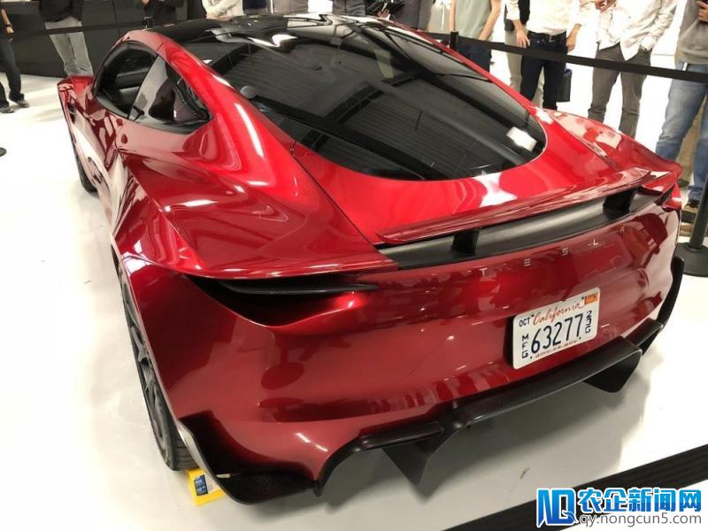 特斯拉 Roadster 2 超跑正式开展，一个动作能做 50 次就可开走一辆