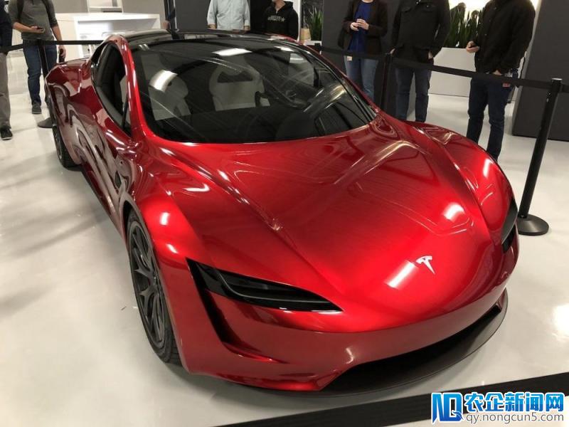 特斯拉 Roadster 2 超跑正式开展，一个动作能做 50 次就可开走一辆