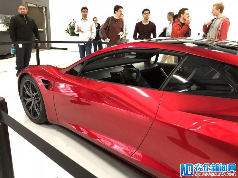 特斯拉 Roadster 2 超跑正式开展，一个动作能做 50 次就可开走一辆