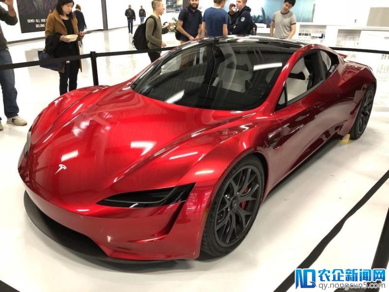 特斯拉 Roadster 2 超跑正式开展，一个动作能做 50 次就可开走一辆