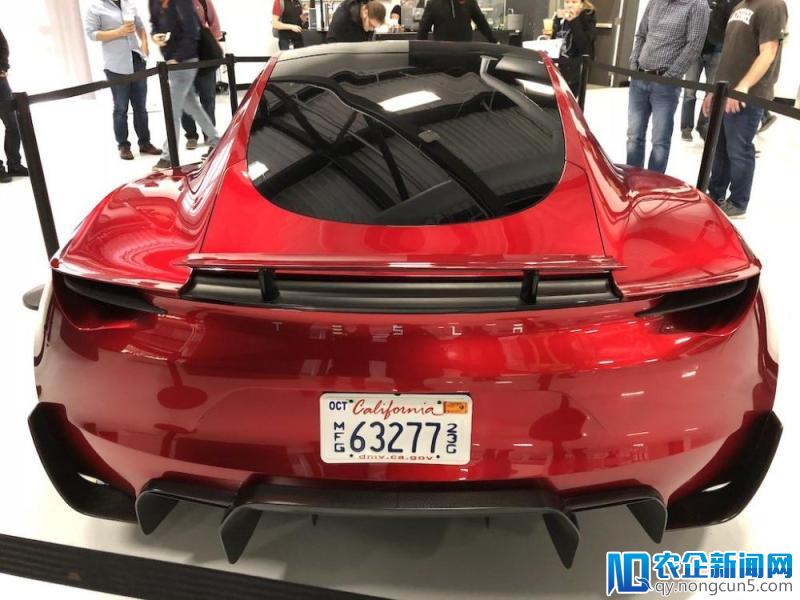 特斯拉 Roadster 2 超跑正式开展，一个动作能做 50 次就可开走一辆