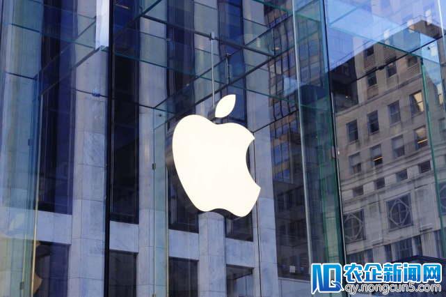 苹果新专利曝光：要给新iPhone加外置镜头？