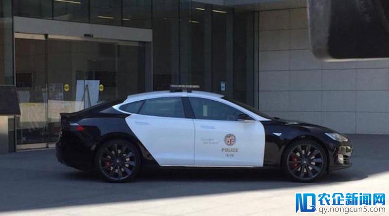 加拿大开始用一百多万的 Model X 当警车，国外的纳税人都不管吗？