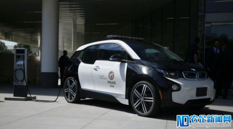 加拿大开始用一百多万的 Model X 当警车，国外的纳税人都不管吗？