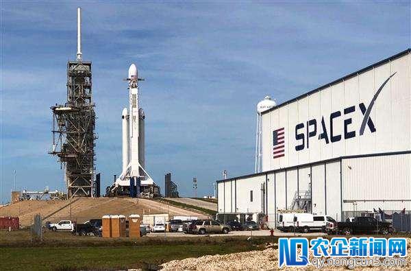 SpaceX预计本周四发射互联网卫星｜钛快讯