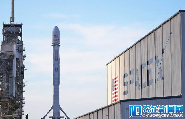 【钛晨报】推迟三次后，SpaceX 互联网卫星终于成功发射