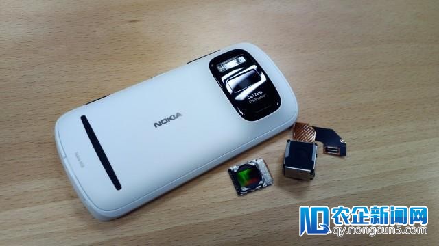 诺基亚4100万像素的照相手机808 PureVi