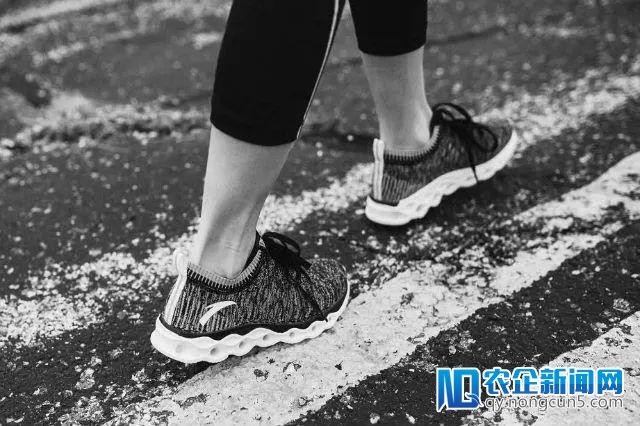 美邦巨亏3亿，为何安踏李宁却能创新高