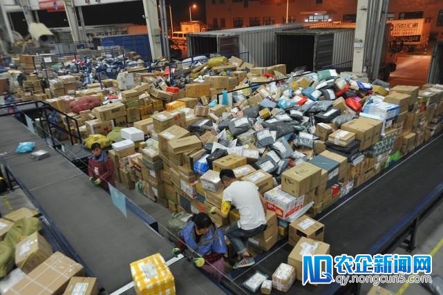 快递业务量去年破400亿件 增加快递渣滓