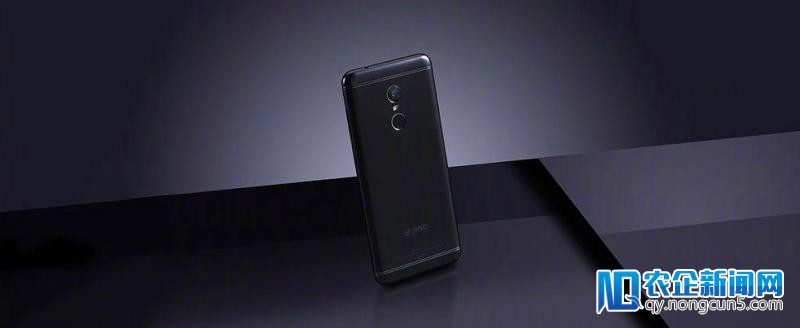 老罗周鸿祎抱团取暖！锤子360手机在商