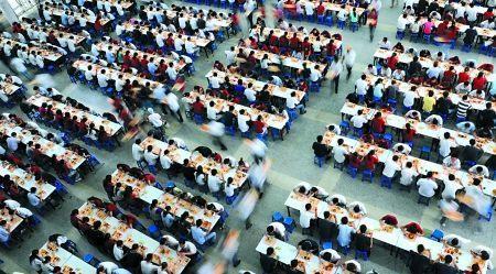 富士康IPO面前：代工巨头的转型困局