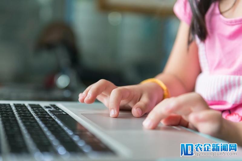 聚焦两会丨回忆历年政府任务报告与政策