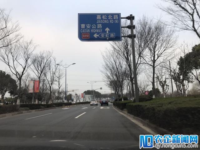 智能驾驶测试道路实地探查：行人闯红灯、电瓶车抢道，咋办？