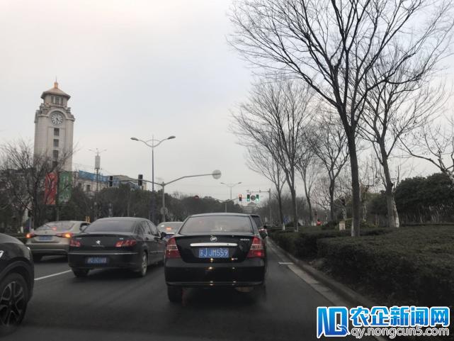 智能驾驶测试道路实地探查：行人闯红灯、电瓶车抢道，咋办？