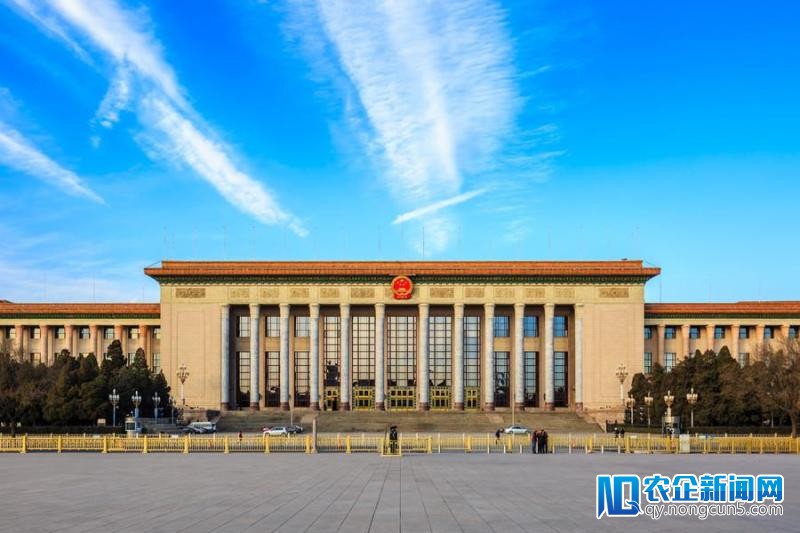 两会政策解读：以新动力汽车为轴心，从