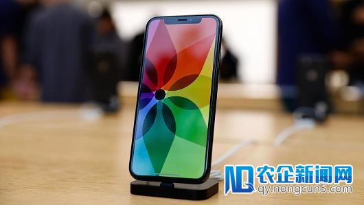 玻璃外壳成为主流往年一切旗舰手机都将
