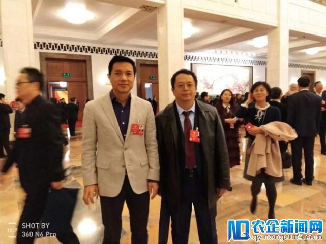 【大公司要闻速览】刘强东曝曾住6年工棚；周鸿<em></em>祎晒与李彦宏合影