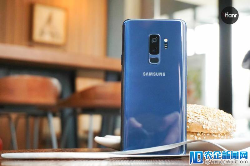 三星 Galaxy S9+ 图赏：当“鹅卵石”遇上了“莱茵蓝”