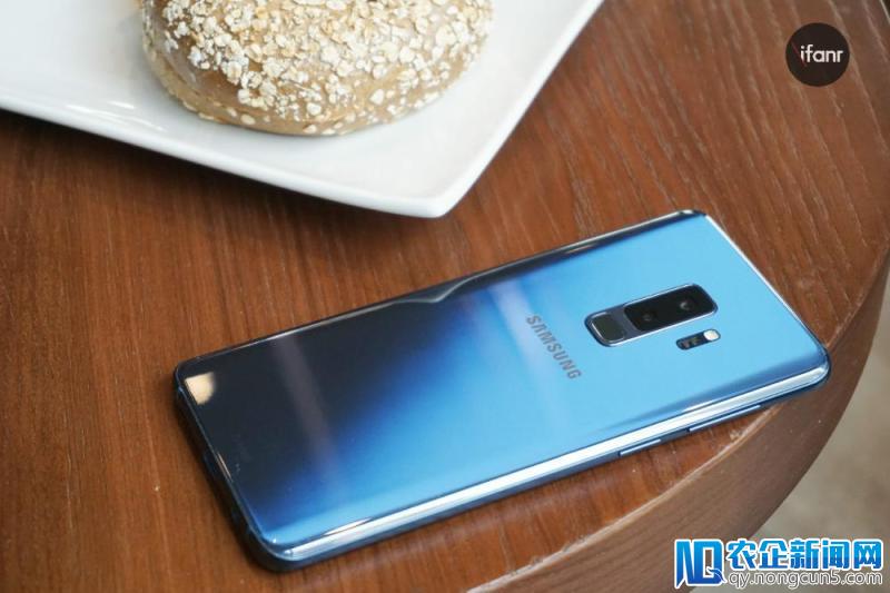 三星 Galaxy S9+ 图赏：当“鹅卵石”遇上了“莱茵蓝”