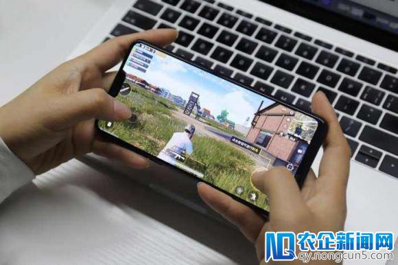 八核全开吃鸡无压力，OPPO R15游戏功耗表现出色