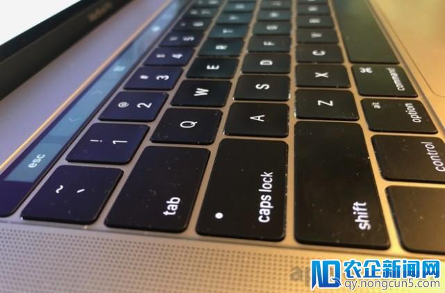 苹果又遭集体诉讼 被指发布前早知MacBook蝴蝶键盘有缺陷