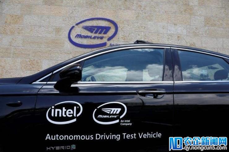 太尴尬了！Mobileye 的全自动驾驶测试车居然在媒体面前闯了红灯