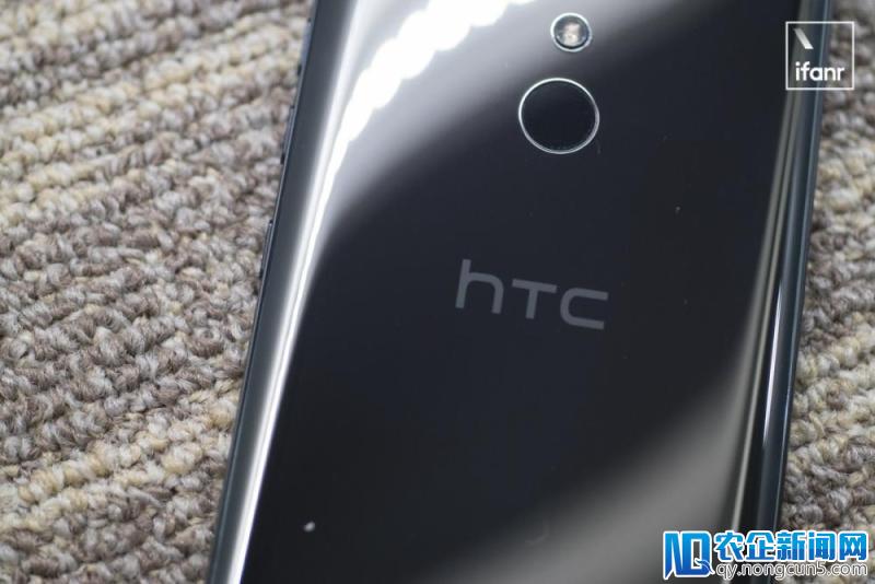 HTC U12+ 上手：HTC 手机最旗舰的“双摄”，HTC Vive 最贵的“配件”