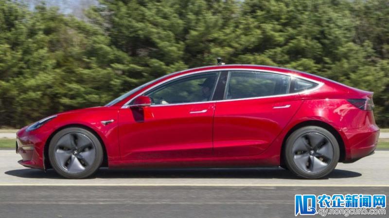 Model 3 刹车遭《消费者报告》痛批，马斯克竟罕见“服软”