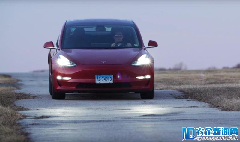 Model 3 刹车遭《消费者报告》痛批，马斯克竟罕见“服软”