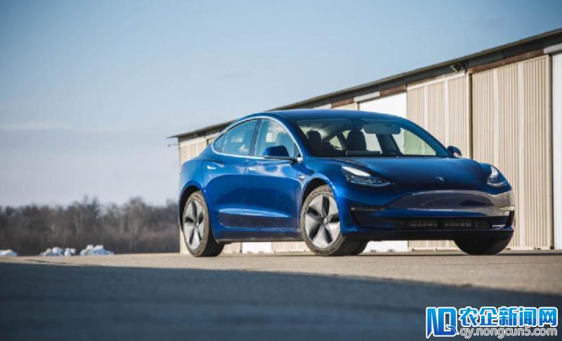 Model 3 刹车遭《消费者报告》痛批，马斯克竟罕见“服软”