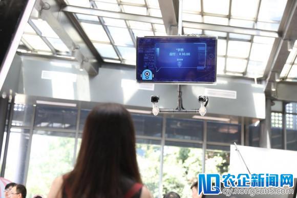 苏宁无人Biu店斩大奖：一瓶水放哪里都是大数据