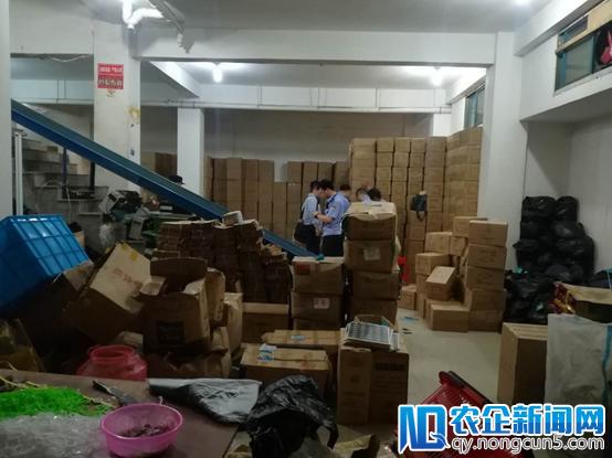 拼多多商家销售假冒“小猪佩奇” 浙江警方捣毁线下窝点