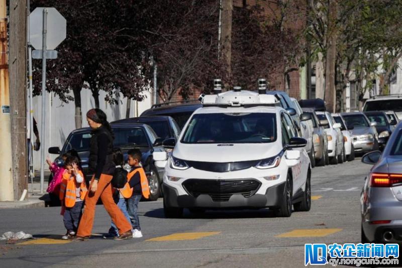 通用打算明年商用的无方向盘汽车，还没跑就拿到了孙正义的 20 亿美元