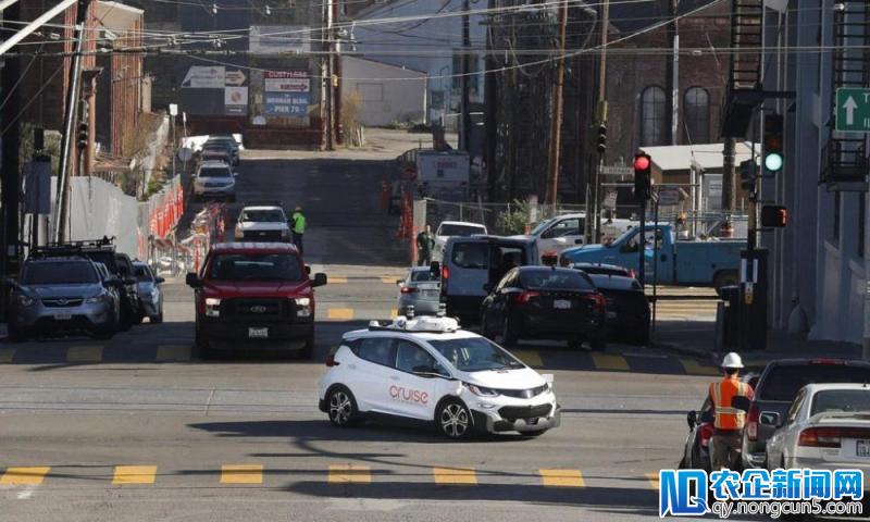 通用打算明年商用的无方向盘汽车，还没跑就拿到了孙正义的 20 亿美元