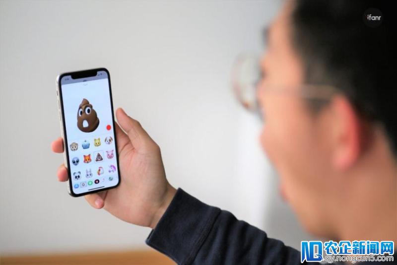 微博发手机报告，用 iPhone 的人越来越少了