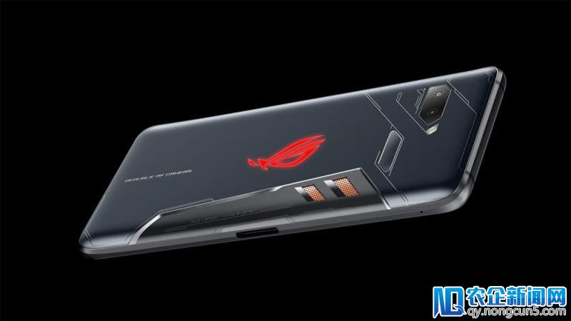 华硕 ROG 发布手机：「败家之眼」、鸡血版 845，这可能是最「惊艳」的游戏手机