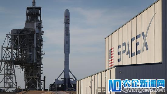 马斯克的计划再延期，SpaceX载人绕月推迟或到明年