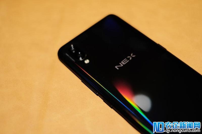 vivo NEX 旗舰版上手：无刘海，零感全面屏和第三代屏下指纹识别