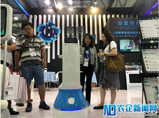 不止于想象 擎朗机器人闪耀CES Asia 2018